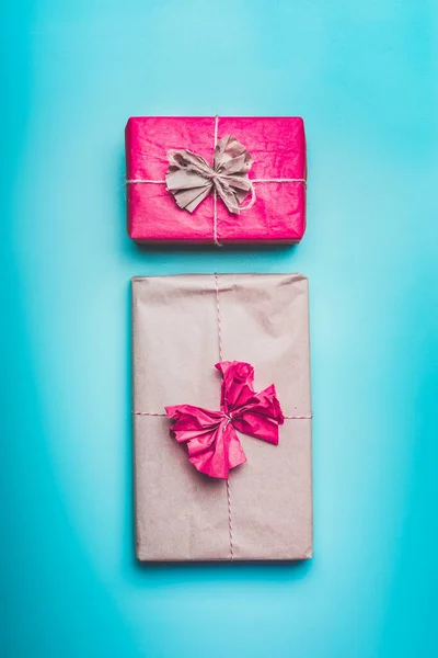 Greeting Gift Boxes Wrapping Paper Bow Blue Background Top View — Foto Stock