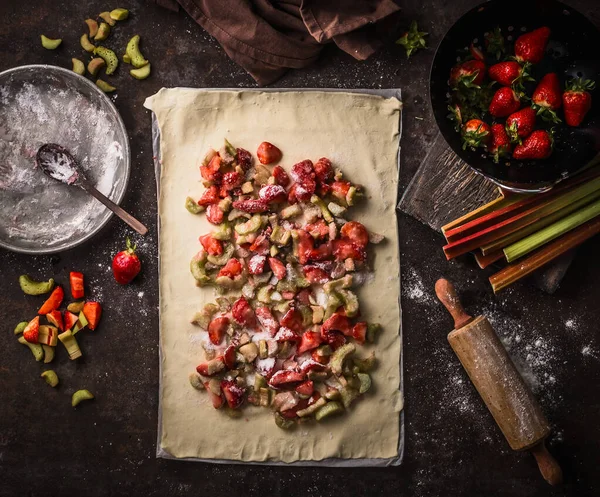 Sheet Dough Sliced Rhubarb Strawberries Strudel Pie Preparation Rustic Kitchen — Fotografia de Stock