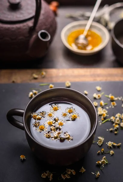 Cup Healthy Herbal Chamomile Tea — Stockfoto