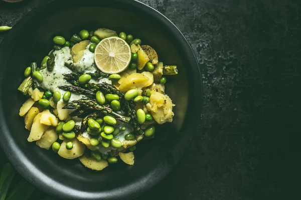 Close Potatoes Green Asparagus Salad Edamame Soybeans Black Bowl Top — Foto Stock