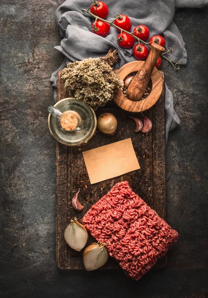 Carne Picada Ingredientes Cozinha Para Molho Bolonhês Mesa Cozinha Rústica — Fotografia de Stock