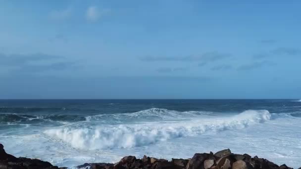 Могутні Хвилі Являються Під Час Атлантичного Шторму Західному Узбережжі Зовнішніх — стокове відео