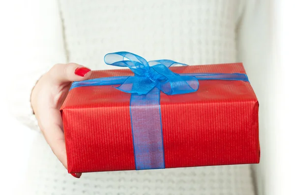 Hand and gift over white background — Stock Photo, Image