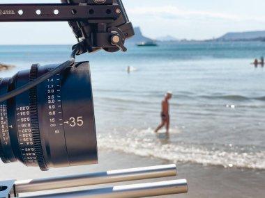 İspanya 'da sahilde çekim.