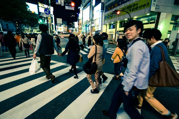 People on the crosswalk in Shinjuku, Tokyo — Stock Photo, Image