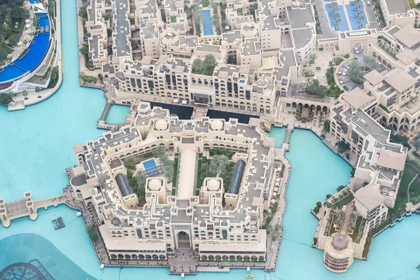 迪拜喷泉从迪拜哈利法塔的顶部 — 图库照片
