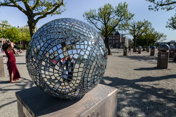 Instalación de bolas de mosaico en Amsterdam —  Fotos de Stock