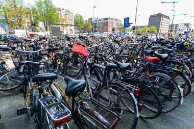 Dev Bisiklet Amsterdam'da Park