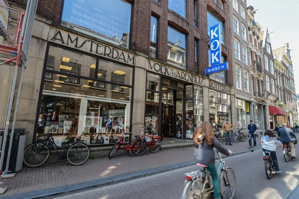 Amsterdam'da kitapçı Vitrini — Stok fotoğraf