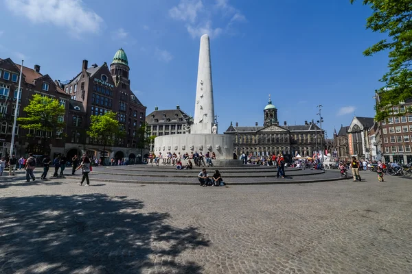 Nationaal monument i amsterdam — Stockfoto
