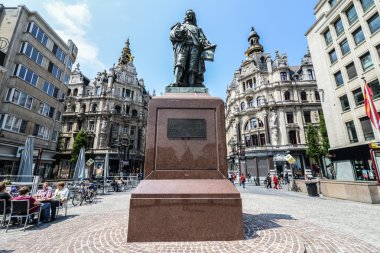 antwerpen meir sokak anıt