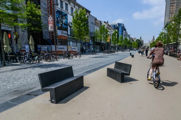 Fajne ławki marmuru w Antwerpii — Zdjęcie stockowe