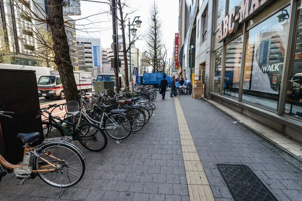 東京の駐車場の自転車は、日本 — ストック写真