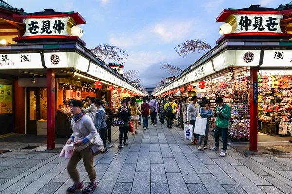 Marktstraße asakusa, tokyo — Stockfoto
