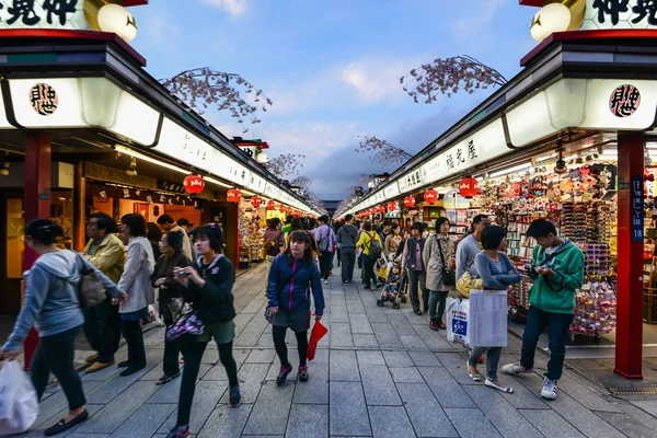 Marktstraße asakusa, tokyo — Stockfoto