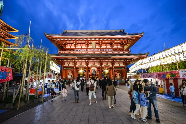 Buddhistiska tempel på natten i tokyo — Stockfoto