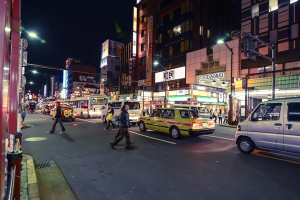 Ulice v noci v Tokiu — Stock fotografie