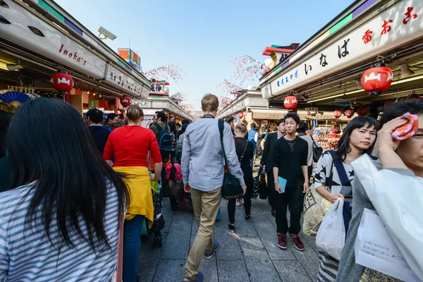 Shoppinggatan i asakusa. Tokyo, japan — Stockfoto