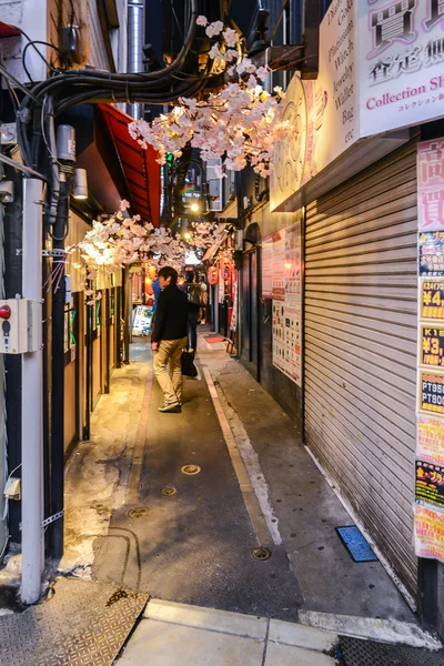 Rue étroite à Tokyo, Japon — Photo