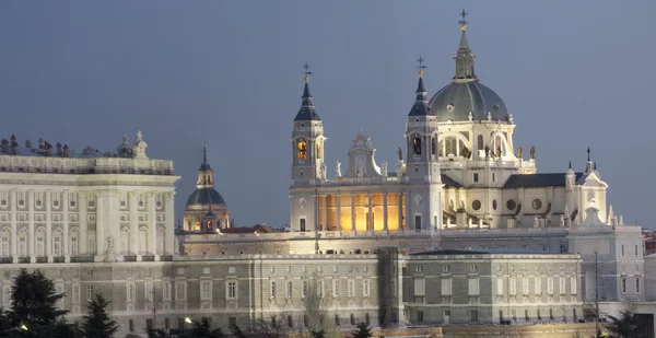Royal palace and Cathedral al Madrid, Spain — Stock Photo, Image