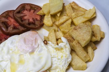 yumurta ve patates kızartması