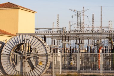 yüksek gerilim tesisleri