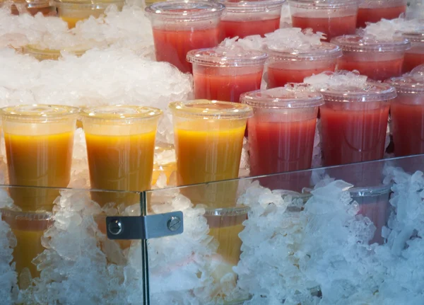 Ovocné šťávy poháry — Stock fotografie