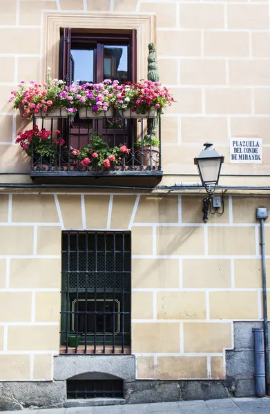 Architecture details at Madrid streets — Stock Photo, Image