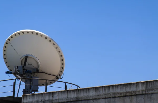 Parabolaantenna — Stock Fotó