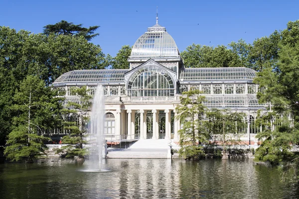 Madrids retiro trädgård glas palace — Stockfoto