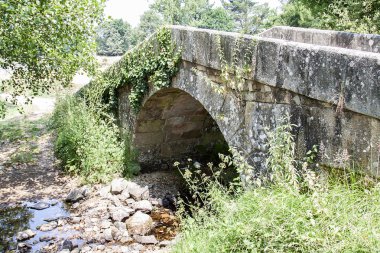 camino de santiago adlı Roma köprüsü