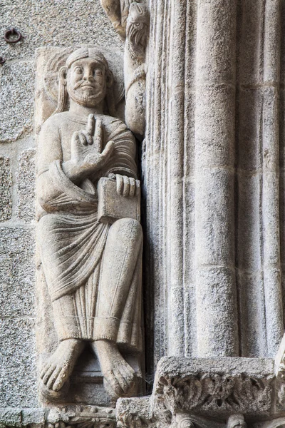 Statue and architecture details at Santiago Cathedra — Stock Photo, Image