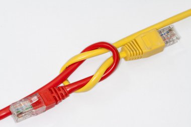 renkli ethernet kablosu bağlı