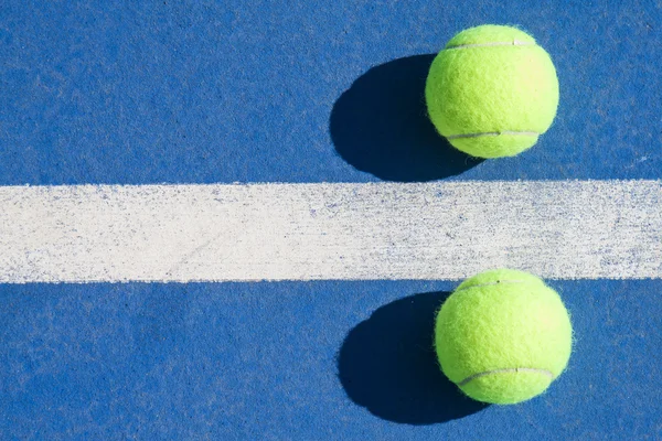 Pelotas de tenis aisladas — Foto de Stock