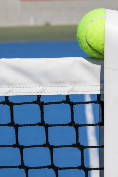 Isolerade tennisbollar — Stockfoto