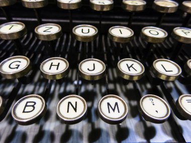 las llaves de la vieja máquina de escribir