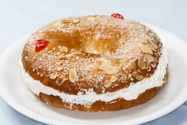 Roscon de reyes con nata