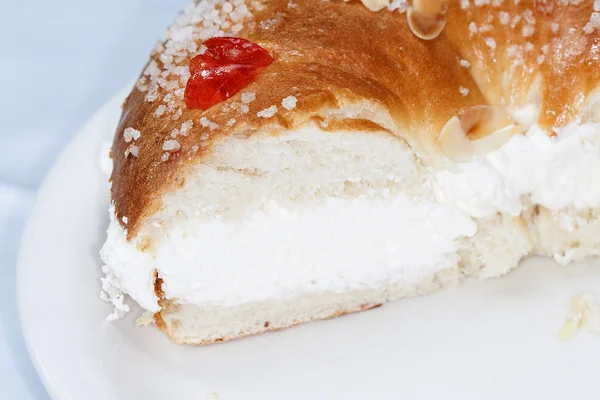 Roscon de reyes con nata