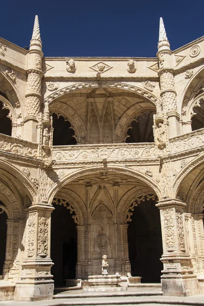 修道院修道院 （圣本托修道院 dos 热罗尼姆斯） 位于 — 图库照片