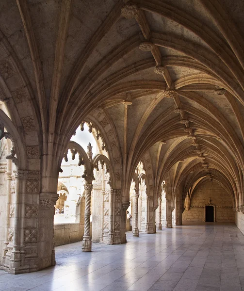 El Monasterio de Jerónimos (Mosteiro dos Jerónimos), ubicado en —  Fotos de Stock