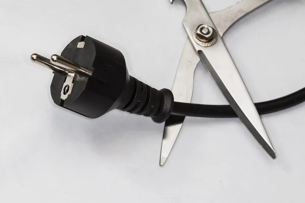Schaar snijden elektrische stekker — Stockfoto