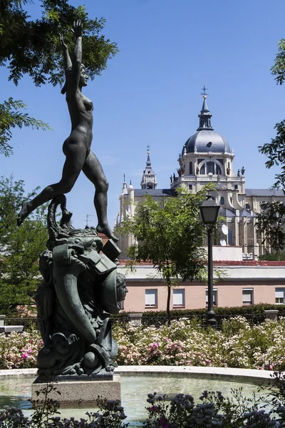 View of Almudena Cathedral dome — Stock Photo, Image