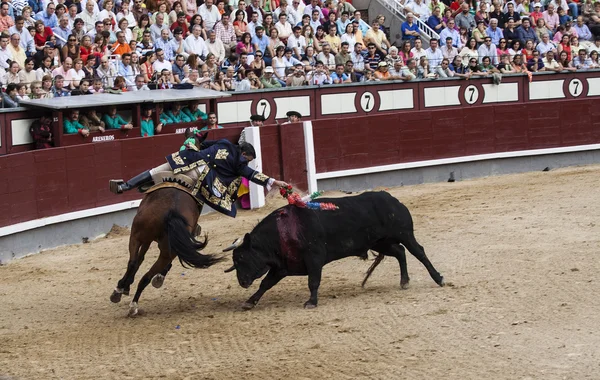 Rejoneo at Las Ventas arena in Madrid. Rejoneador: Joao Moura. — Stock Photo, Image