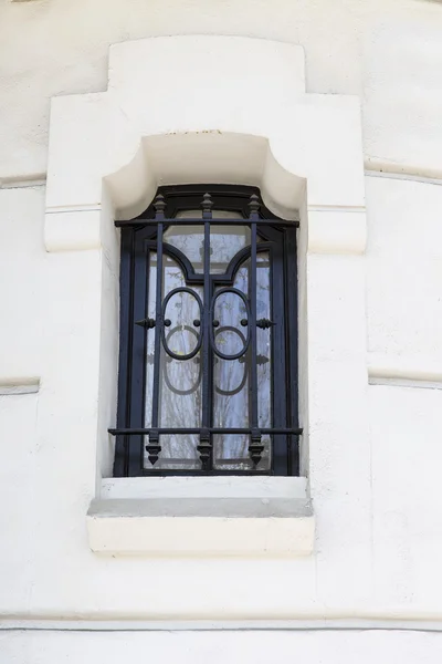 Verzierte Sicherheitsgitter für Fenster — Stockfoto