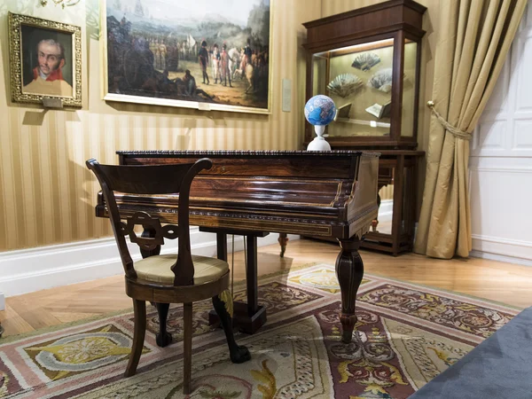 Antique piano — Stock Photo, Image