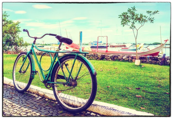 Foto velha: bicicleta velha — Fotografia de Stock