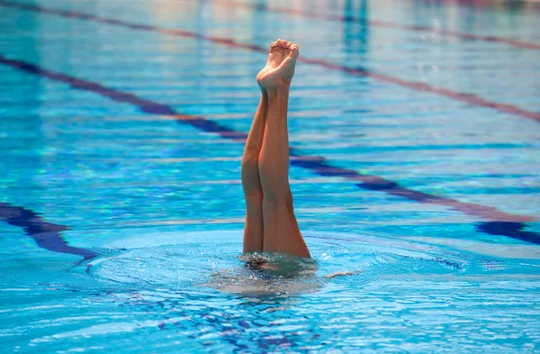 Gesynchroniseerd zwemmen — Stockfoto