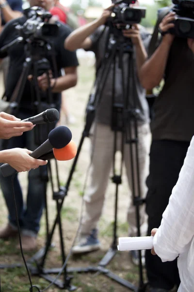 Entrevista a los medios — Foto de Stock