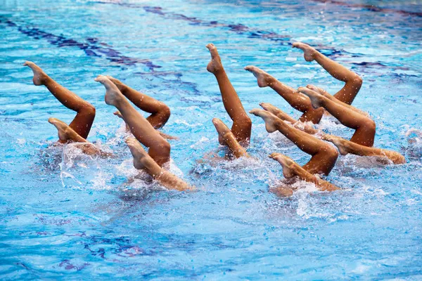 Synchronschwimmen — Stockfoto