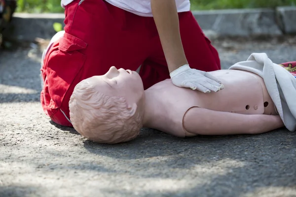 Cpr training — Stock Photo, Image